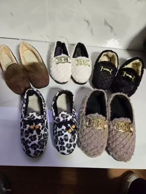 Fashionable women's cotton shoes.jpg